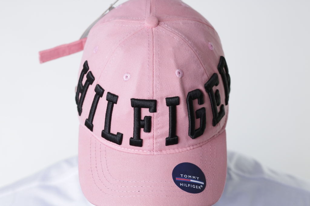 Boné Tommy Hilfiger Letreiro- Rosa com Preto