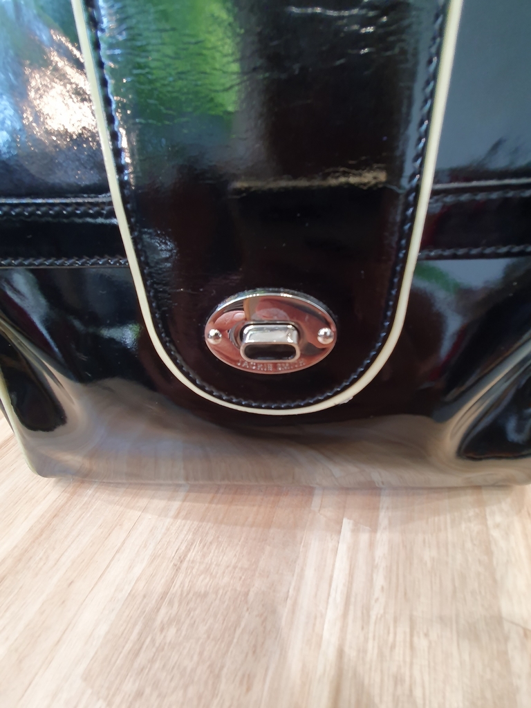 CARTERA JACKIE SMITH COLOR NEGRO - Yo me renuevo