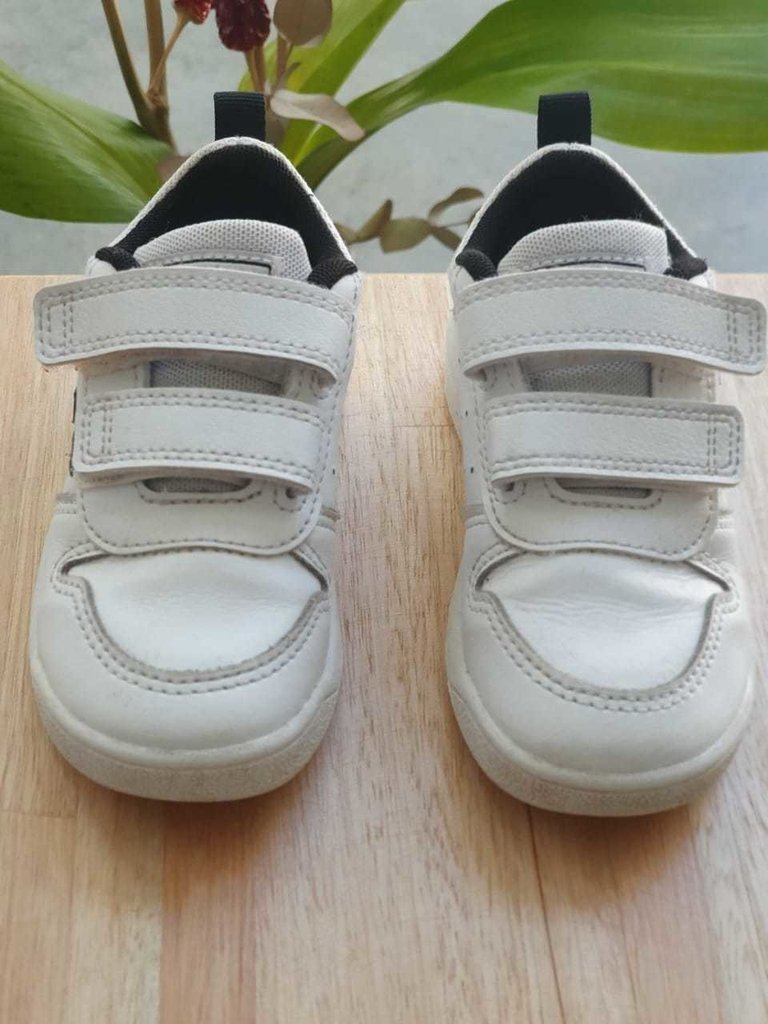 ZAPATILLAS BEBE ADIDAS CON ABROJO TALLE 23 1/2
