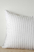 ALMOHADÓN BLANCO RAYADO LINO ANDRES (L3) - Profunda Decoracion