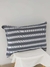 Almohadon rayado negro y gris