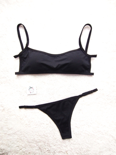Bikini Louise Rojo en internet