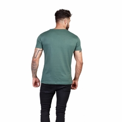 Camiseta Masculina Básica Riviera Verde Musgo de Manga Curta - comprar online