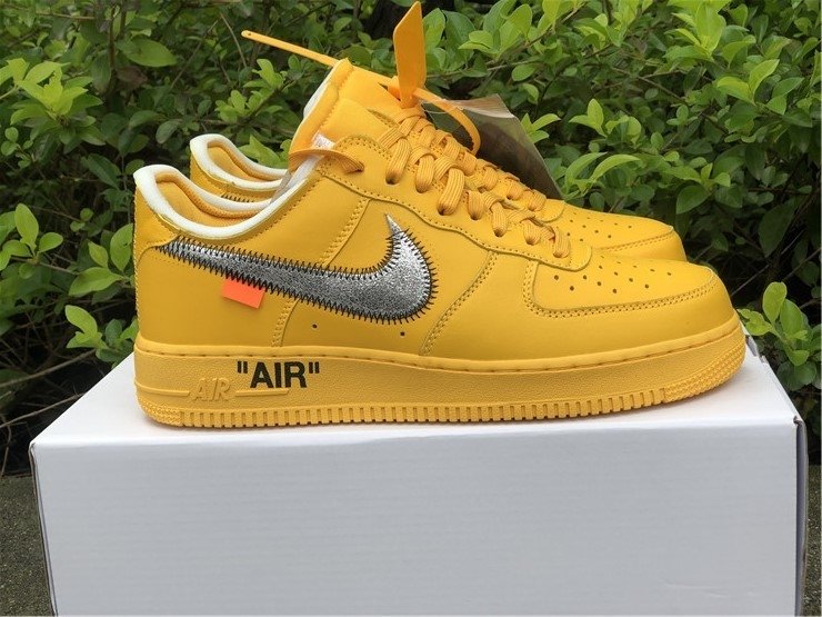 af1 low university gold