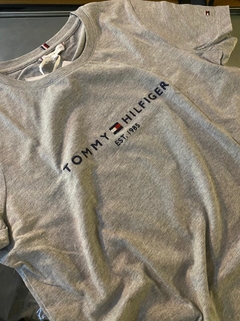 Camiseta Feminina Tommy Hilfiger Essential Algodão Orgânico na internet