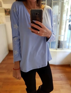 REMERA TRUFA CELESTE - FRANCISCA TIENDA DE ROPA ONLINE