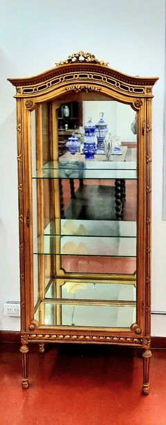 Vitrina dorada estilo Luis XVI