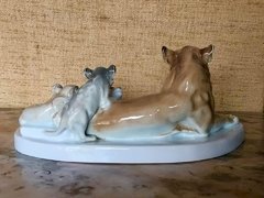 Grupo en porcelana alemana de la manufactura Ens, leones. en internet