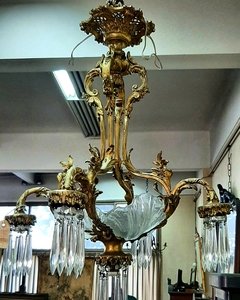 Araña francesa antigua de bronce dorado estilo Luis XV