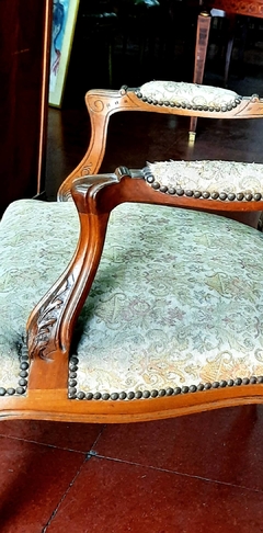 Par de sillones de estilo Luis XV en nogal italiano en internet