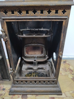 Estufa en hierro colado y vitral. -circa 1890 - Capdepont Antiques