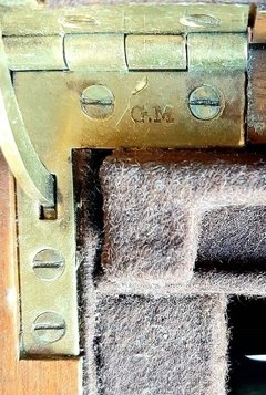 Juego de cubiertos para 8 comensales completo marca Robert F. Mosley en internet