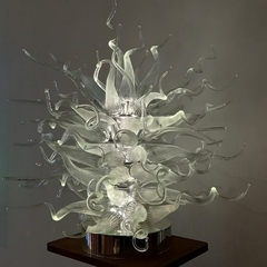 Escultura en vidrio soplado titulada Medusa de la artista Mariela Demaio
