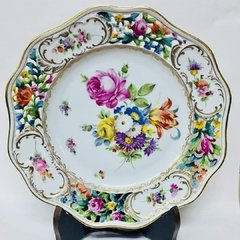 Par platos Dresden parcialmente reticulados y decorados a mano con esmaltes