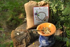 Yerba orgánica con hierbas medicinales "una vez al mes" de Sano Mate en bolsa ecológica