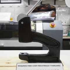 Máquina para colocar broches