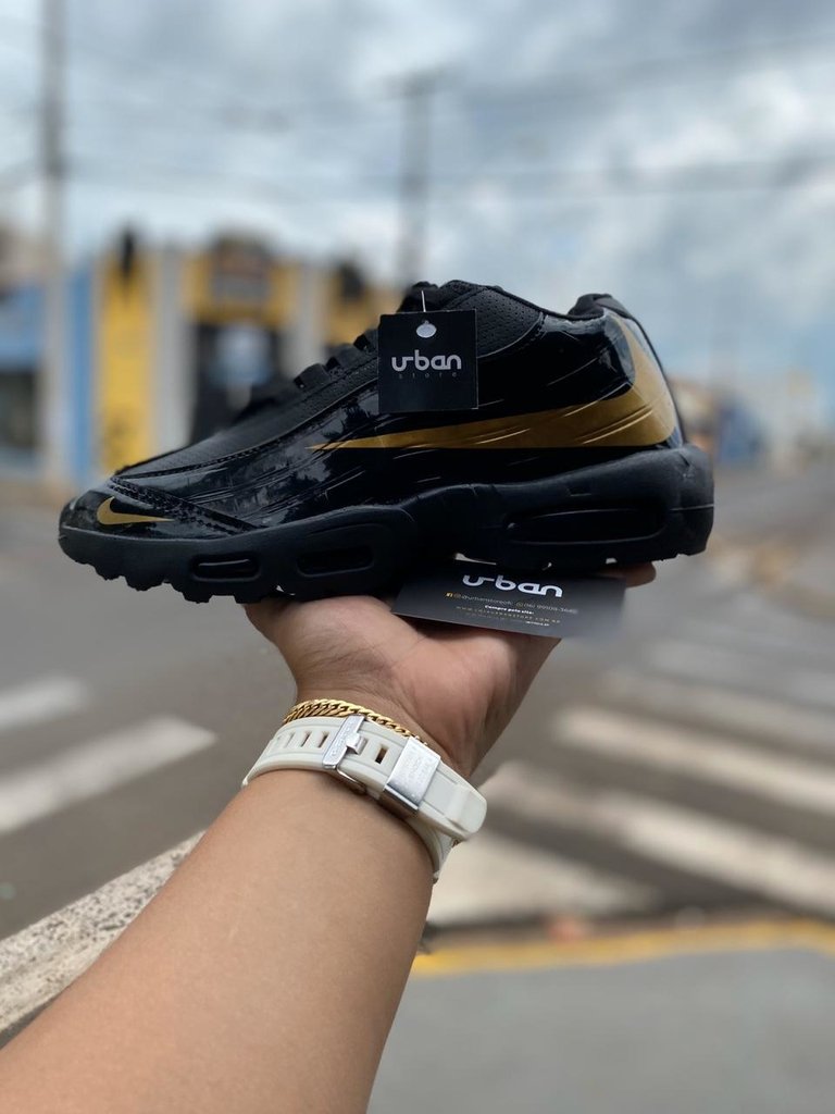 air max 95 preto e dourado