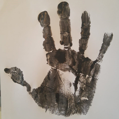 Quadro Desenhow arte mãos família 20x28cm - ILUSTRAÇÃO na internet