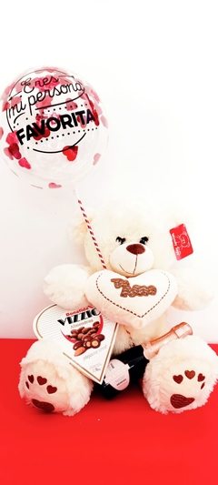 Oso grande con chocolates y globo