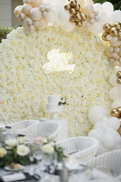 Medio arco organico con cola para fondo de flores en internet