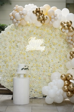 Medio arco organico con cola para fondo de flores