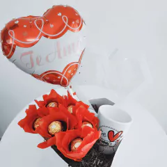 cajita con taza y flores de Ferrero Roger