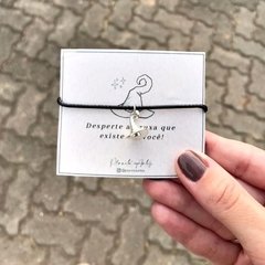 Colar Chapéu da Bruxa na internet