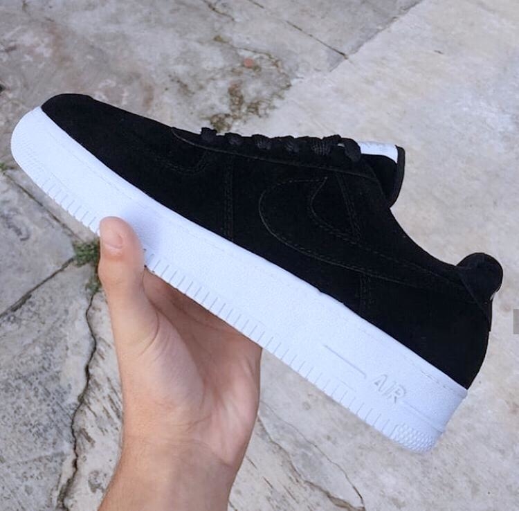 AIR FORCE 1 GAMUZA NEGRO SUELA BLANCA - tiendakent