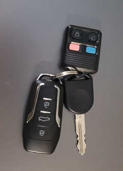 Cámara espía oculta Llave del auto + Memoria Micro SD 64GB - Alta duración de batería 1080P graba audio y video