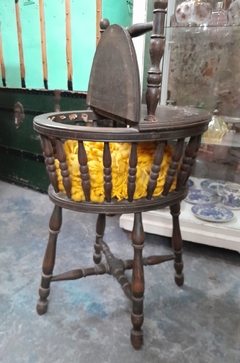 Costurero de pie estilo Provenzal