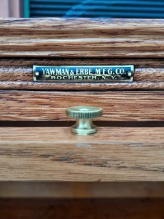 Mueble Fichero Thompson en Roble de Eslavonia en internet