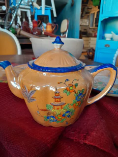 Antigua Tetera Oriental.