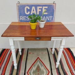 Mesa de Cocina con Patas Torneadas