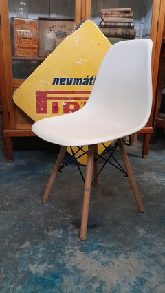 Silla Eames Eiffel Dsw