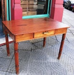 Mesa de Cocina con Patas Torneadas