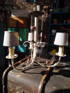 Araña de hierro tres luces - Un Viejo Almacén Antigüedades