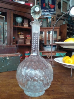 Antiguo Botellón de vino, agua, licor, de cristal