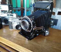 Antigua Cámara Fotográfica con Fuelle y Funda - Un Viejo Almacén Antigüedades
