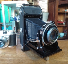 Imagen de Antigua Cámara Fotográfica con Fuelle y Funda