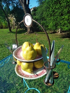 Centro de mesa/Frutera/Panera doble plano. En Hierro, con cubierteros y chapa enlozada en internet