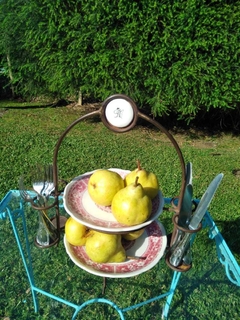 Centro de mesa/Frutera/Panera doble plano. En Hierro, con cubierteros y chapa enlozada - Un Viejo Almacén Antigüedades