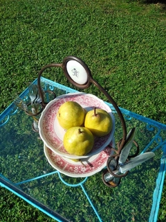 Centro de mesa/Frutera/Panera doble plano. En Hierro, con cubierteros y chapa enlozada - tienda online
