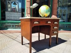 Escritorio Antiguo - Un Viejo Almacén Antigüedades