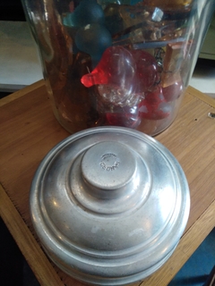 Antiguo frasco con tapa de metal - Un Viejo Almacén Antigüedades