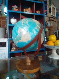 Antiguo Globo terráqueo con desgaste - comprar online