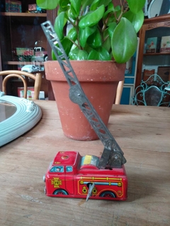 Antiguo Camión de Bomberos de Hojalata a Cuerda