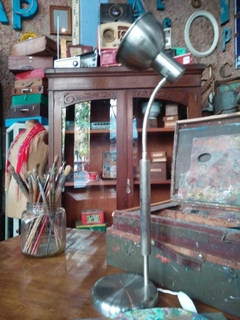 Lámpara de Mesa o Escritorio Regulable - Un Viejo Almacén Antigüedades