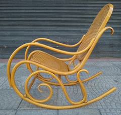 Mecedora Thonet - Un Viejo Almacén Antigüedades