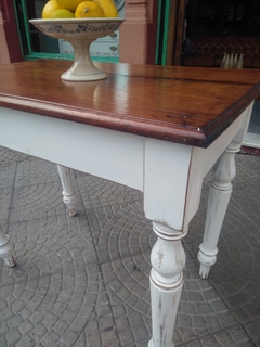 Mesa de Cocina con Patas Torneadas - Un Viejo Almacén Antigüedades