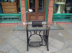 Mesa escritorio de trabajo o auxiliar con pie maquina coser de hierro - Un Viejo Almacén Antigüedades
